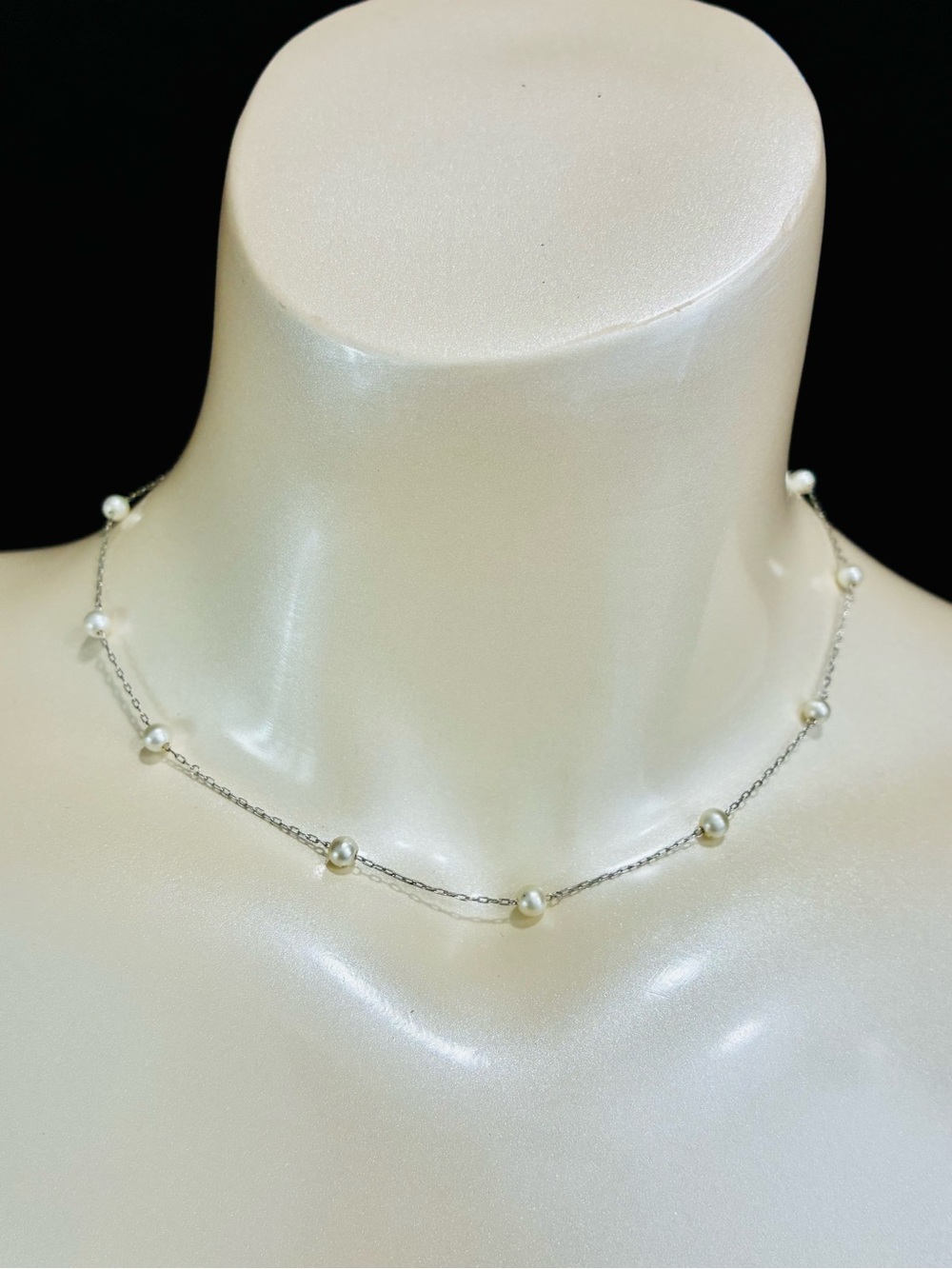 Simple and Elegant Delicate White Pearl Station Necklace with Silver Chain EUC
